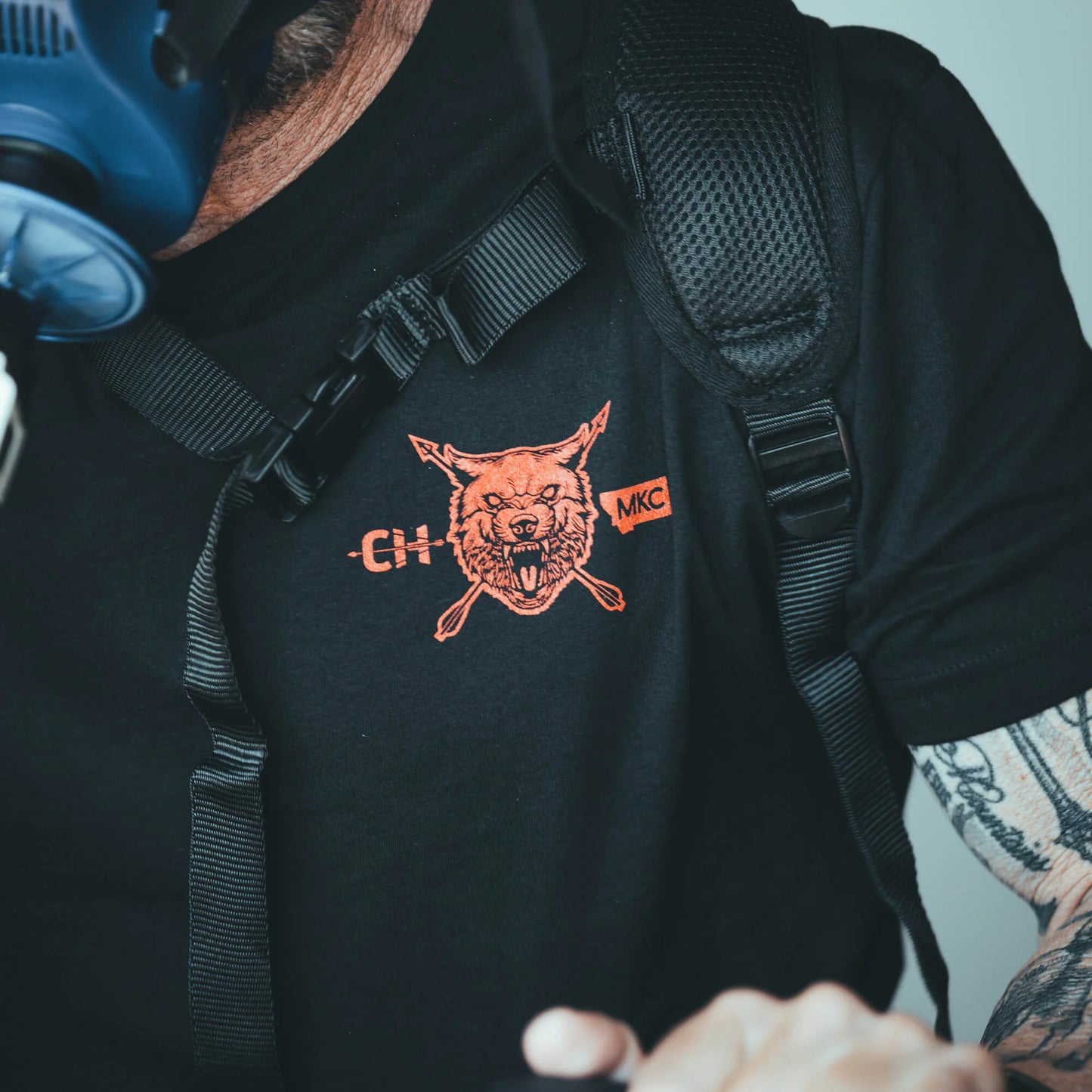 MKC X CAM HANES PACKOUT TEE - BLACK