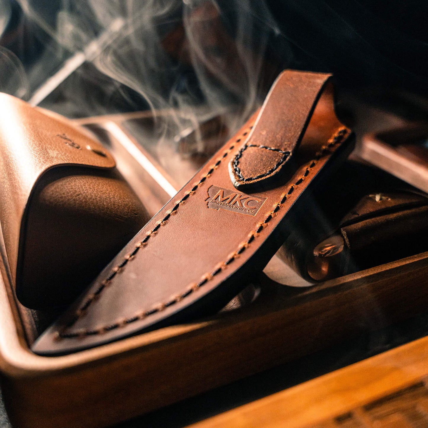 LARGE GATOR LEATHER SHEATH - VERTICAL BELT CARRY