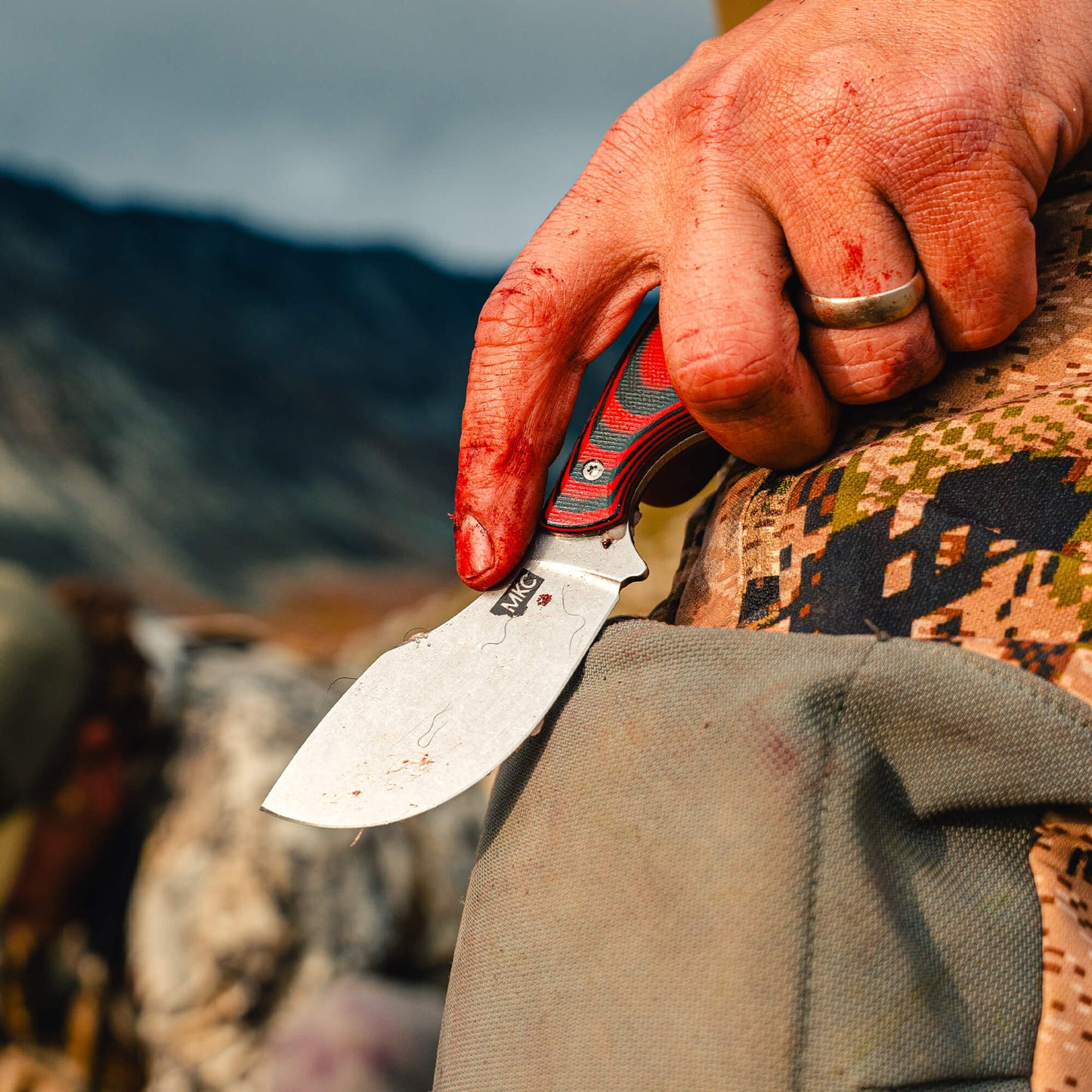PACKOUT SKINNER - KEEP HAMMERING EDITION - RED & BLACK