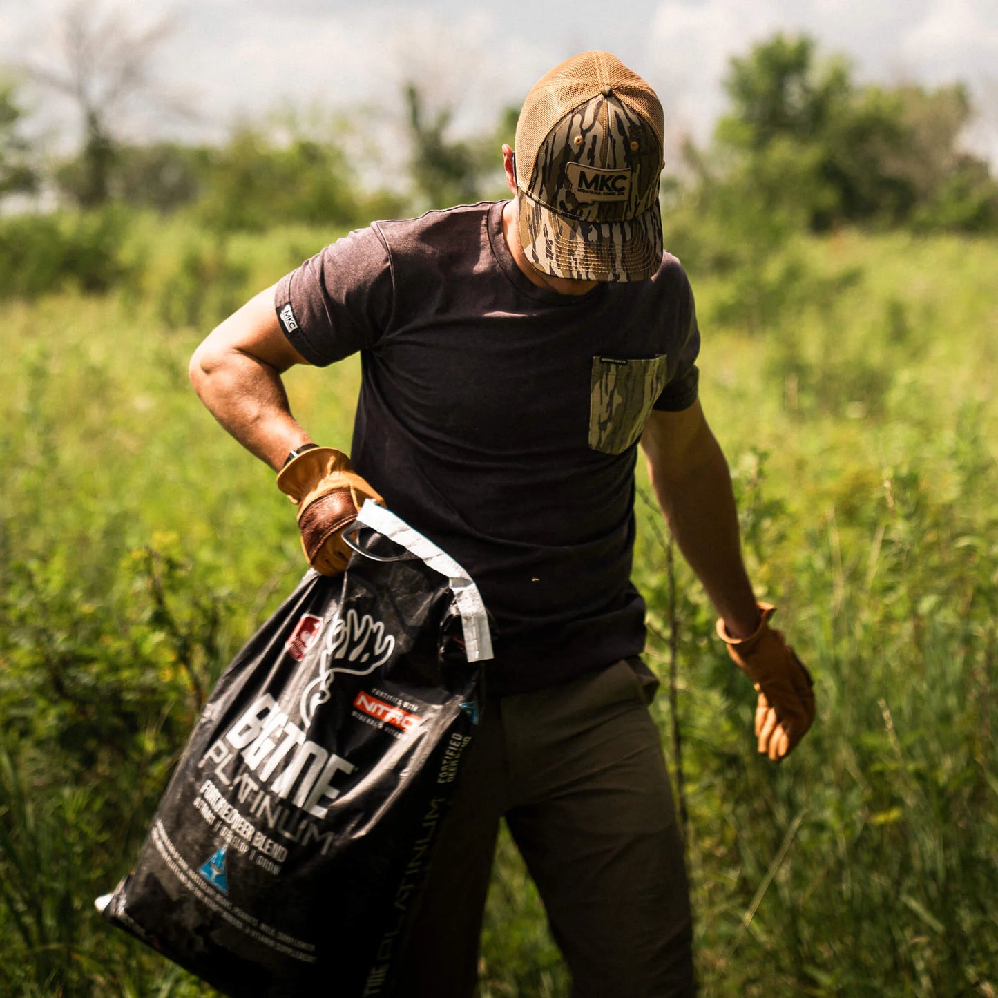 MKC X MOSSY OAK BOTTOMLAND POCKET TEE - BLACK