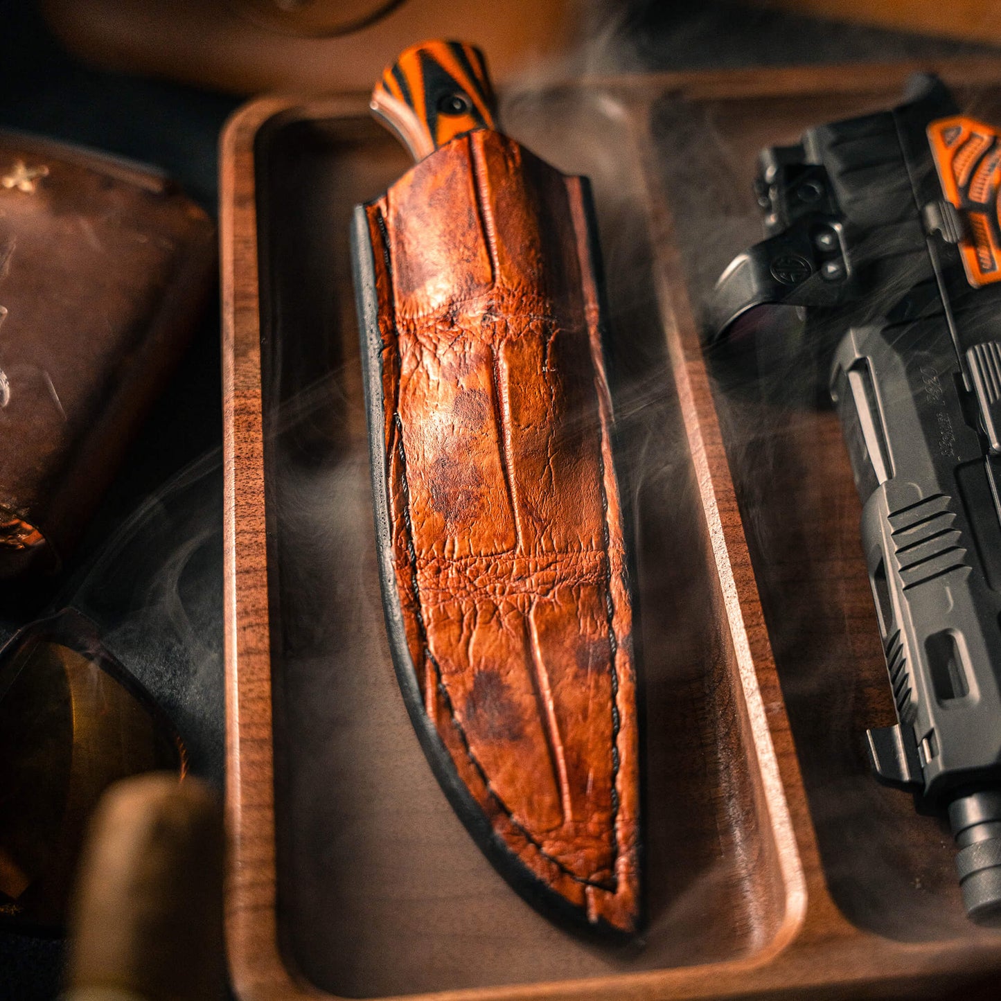 SMALL GATOR LEATHER SHEATH - VERTICAL BELT CARRY