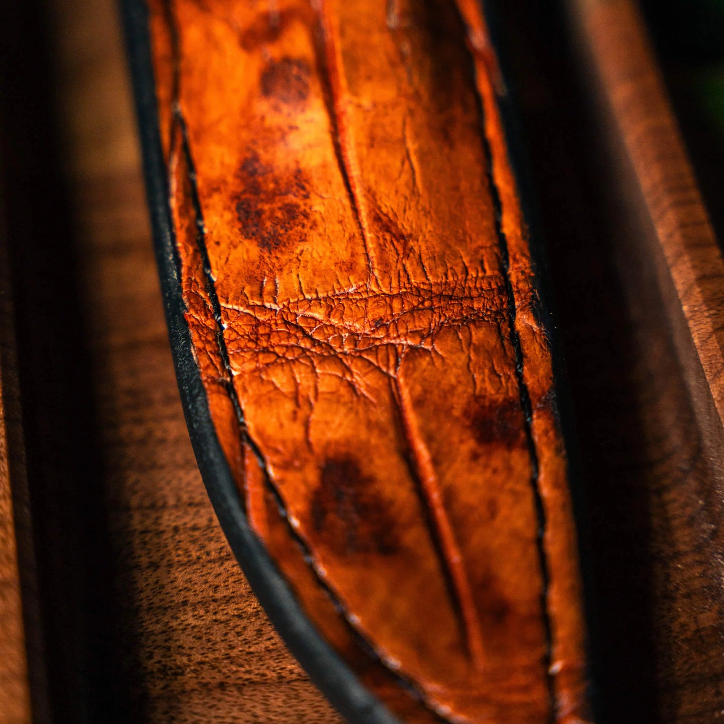 SMALL GATOR LEATHER SHEATH - VERTICAL BELT CARRY