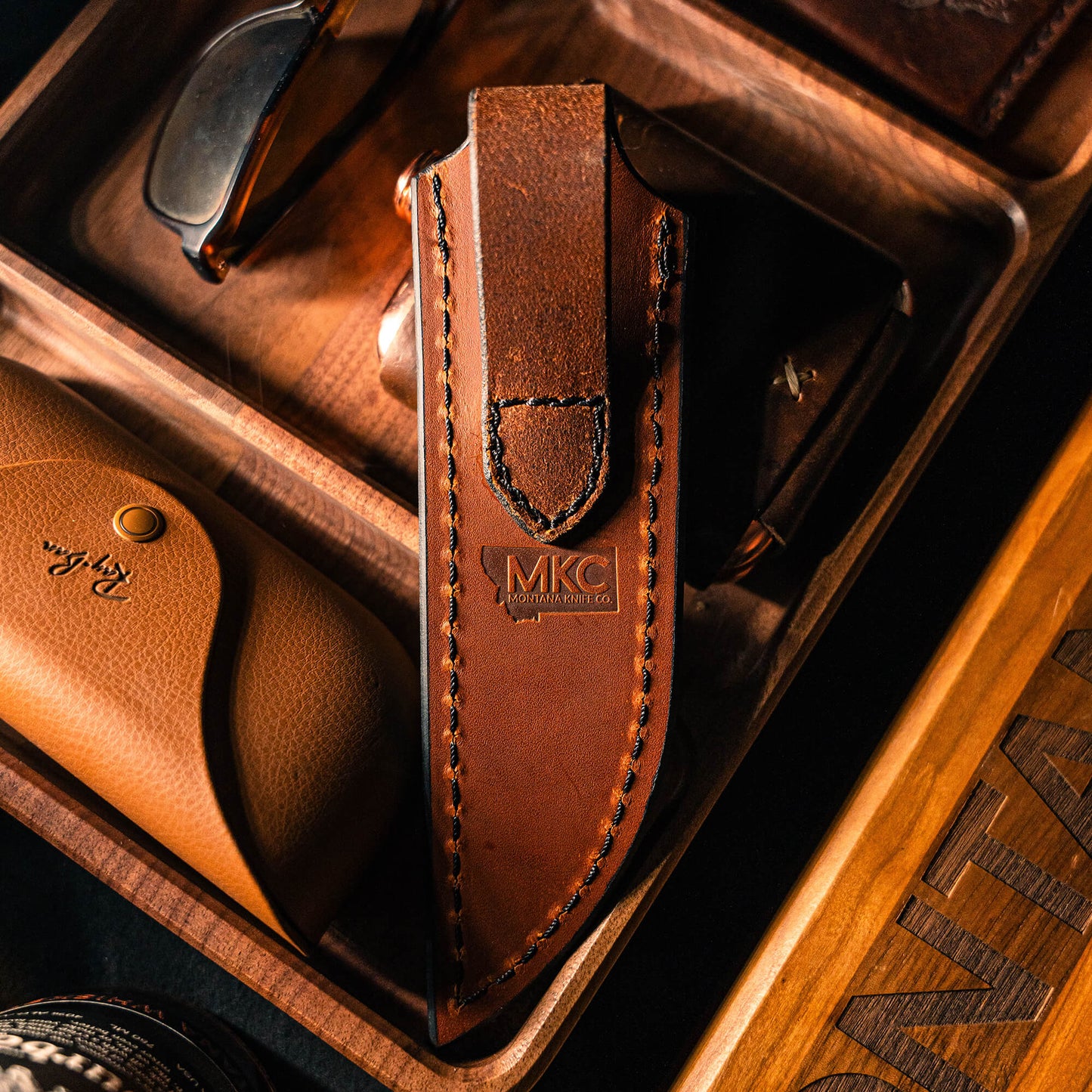 LARGE GATOR LEATHER SHEATH - VERTICAL BELT CARRY