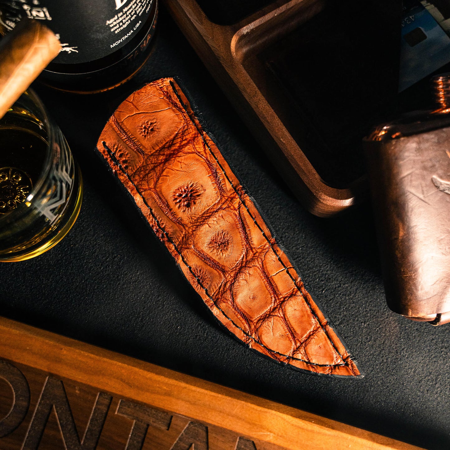 LARGE GATOR LEATHER SHEATH - VERTICAL BELT CARRY