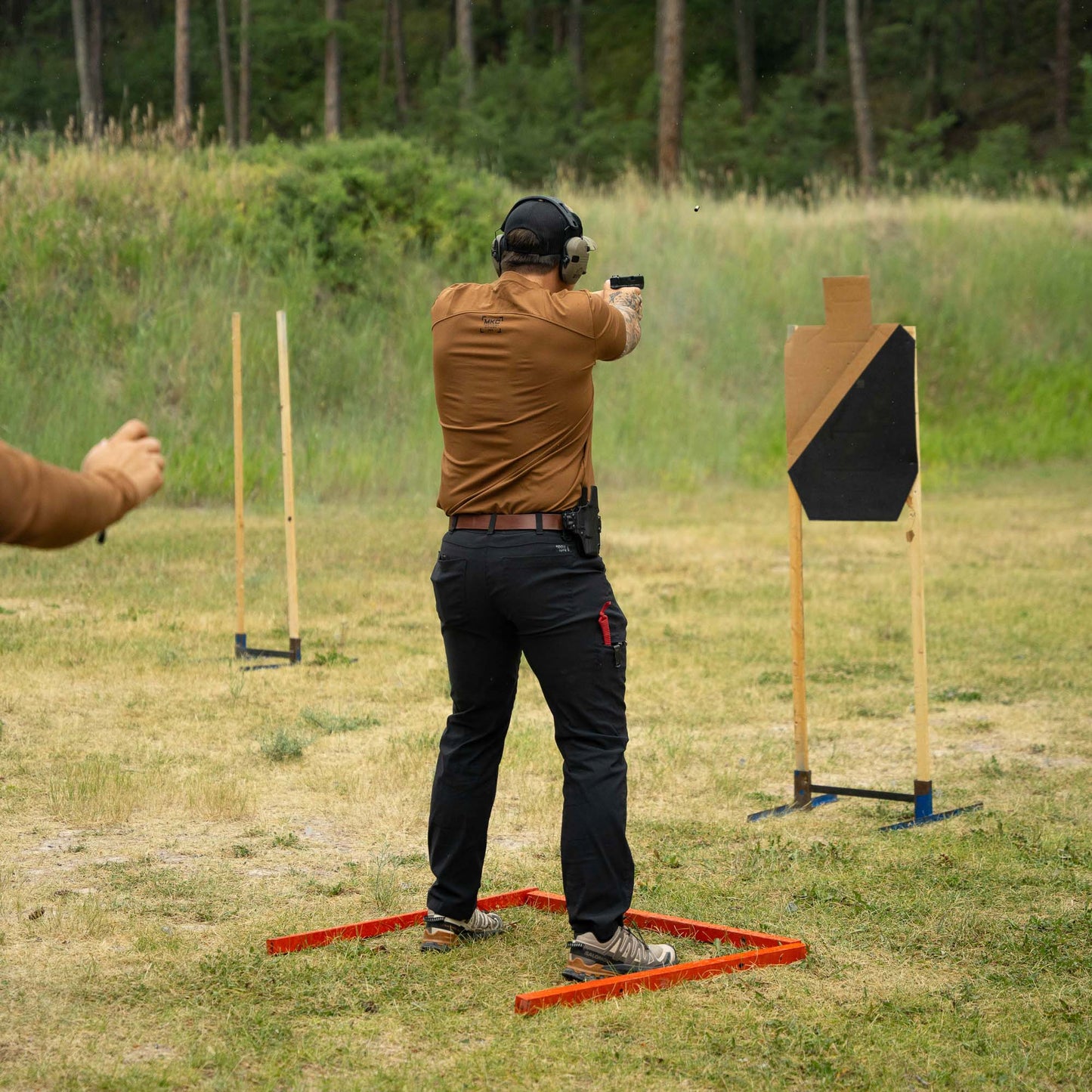 RANGE DAY PERFORMANCE SHORT SLEEVE - COYOTE