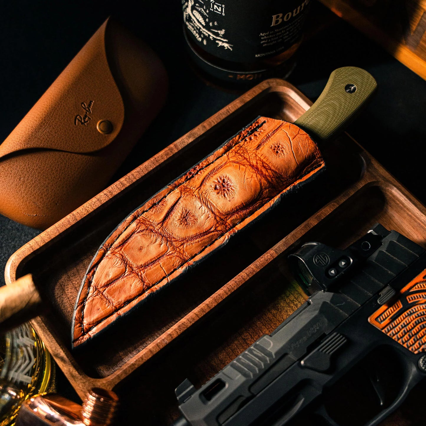 LARGE GATOR LEATHER SHEATH - VERTICAL BELT CARRY