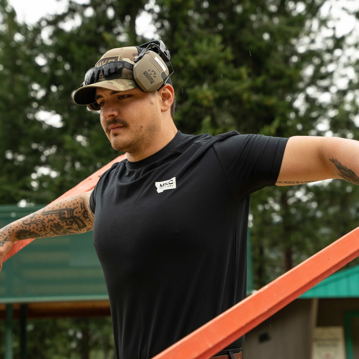 RANGE DAY PERFORMANCE SHORT SLEEVE - SHADOW