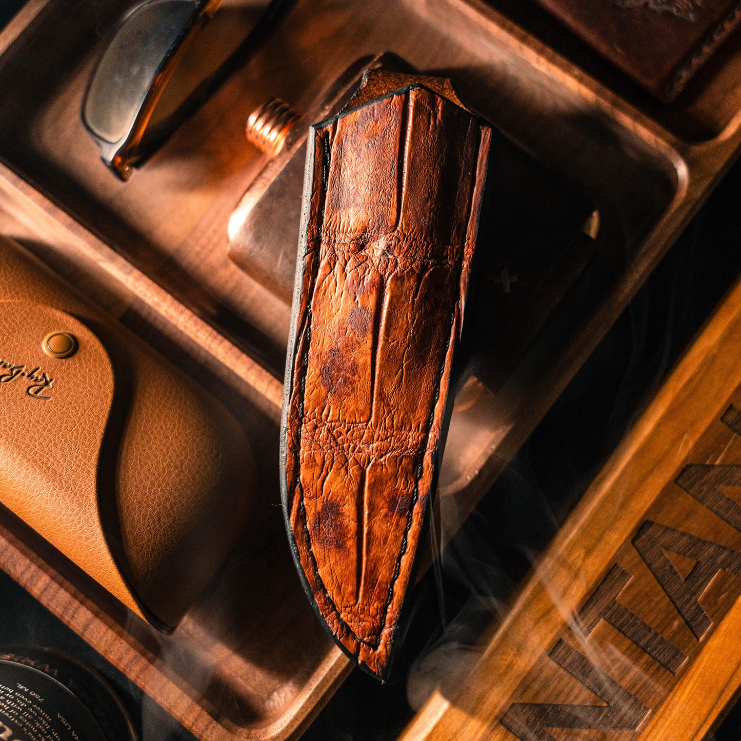 SMALL GATOR LEATHER SHEATH - VERTICAL BELT CARRY