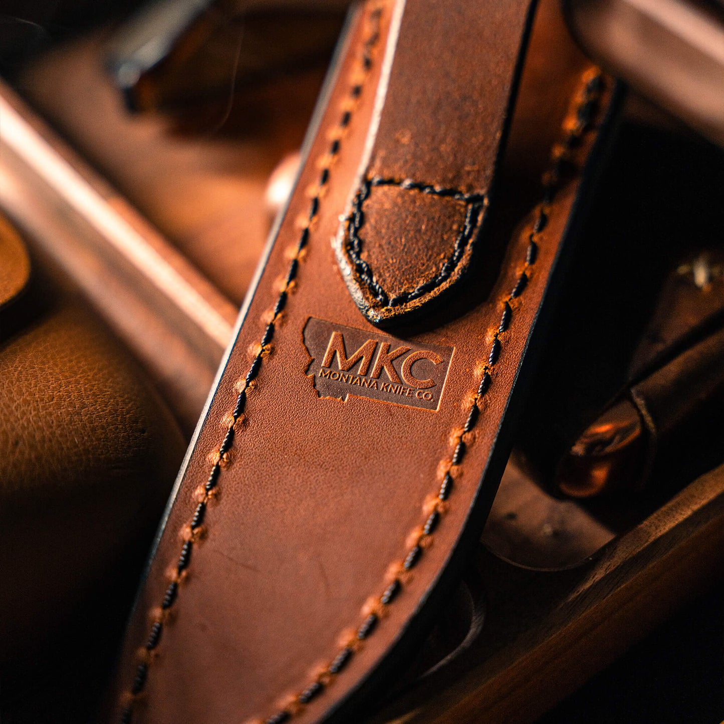 LARGE GATOR LEATHER SHEATH - VERTICAL BELT CARRY