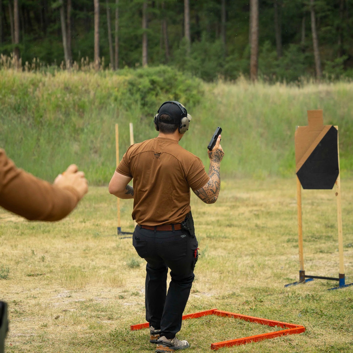 RANGE DAY PERFORMANCE SHORT SLEEVE - COYOTE
