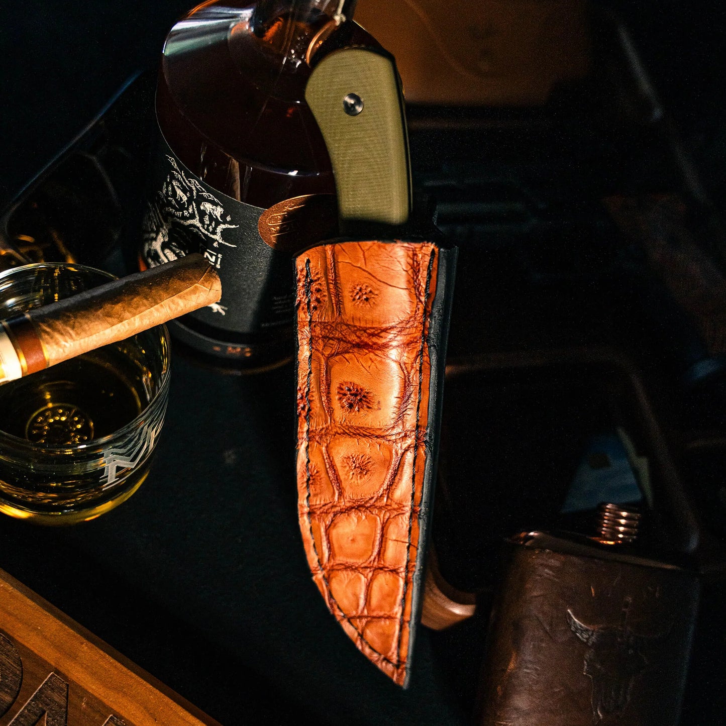 LARGE GATOR LEATHER SHEATH - VERTICAL BELT CARRY