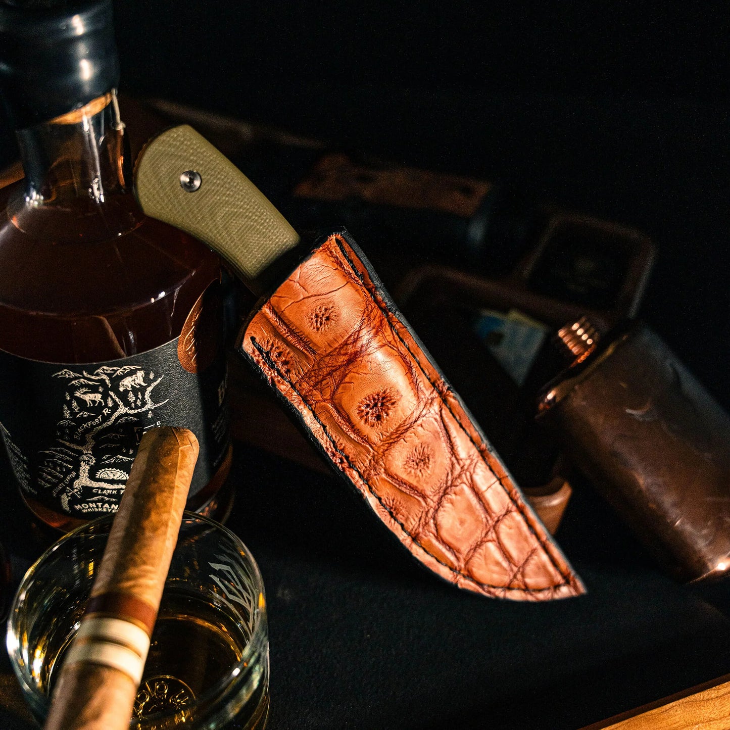 LARGE GATOR LEATHER SHEATH - VERTICAL BELT CARRY