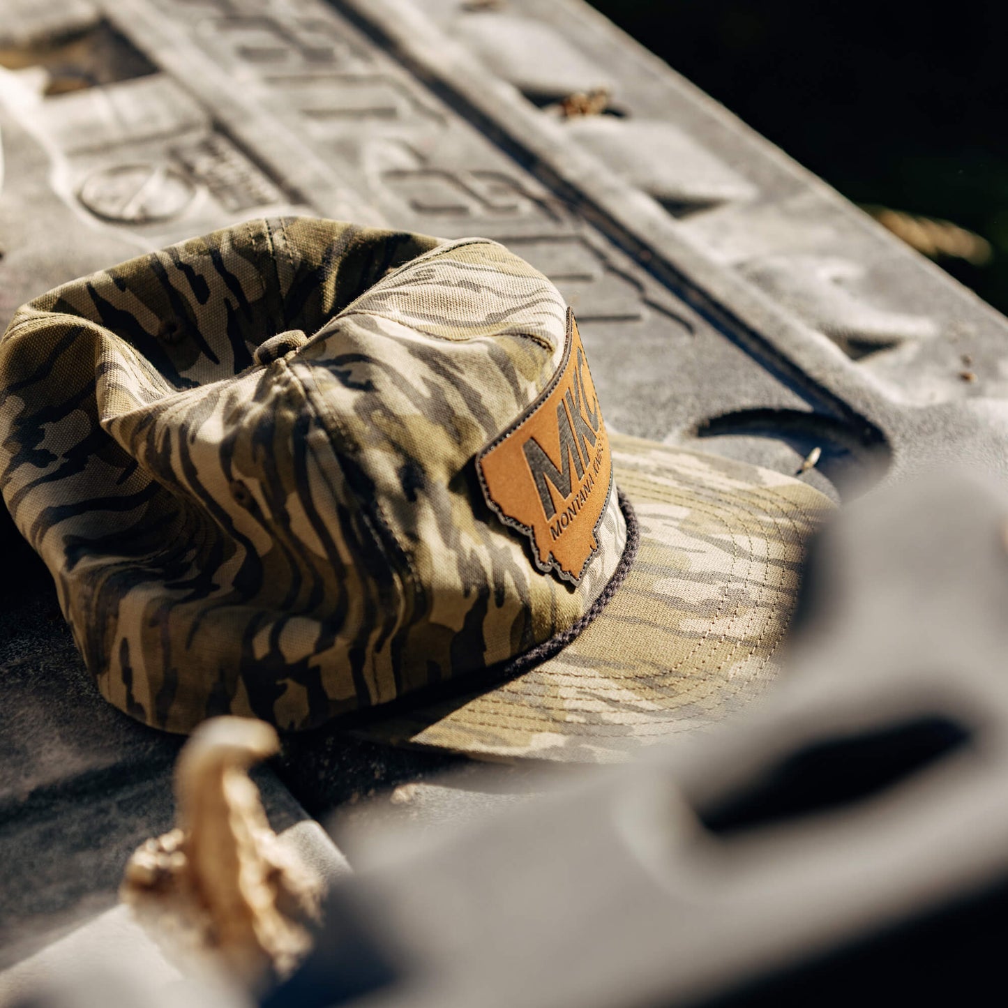MKC X MOSSY OAK ROPE HAT - BOTTOMLAND