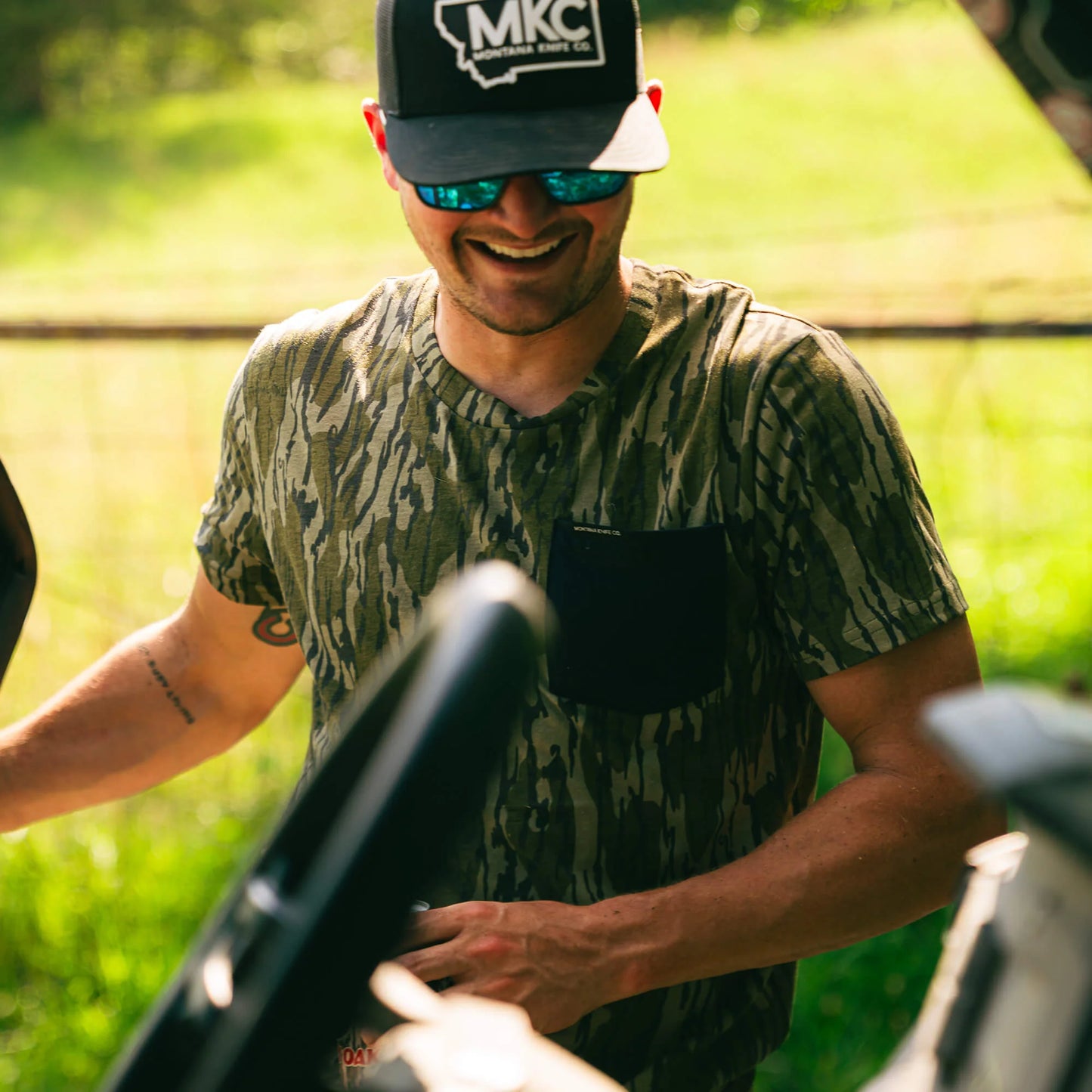 MKC X MOSSY OAK BOTTOMLAND POCKET TEE - CAMO