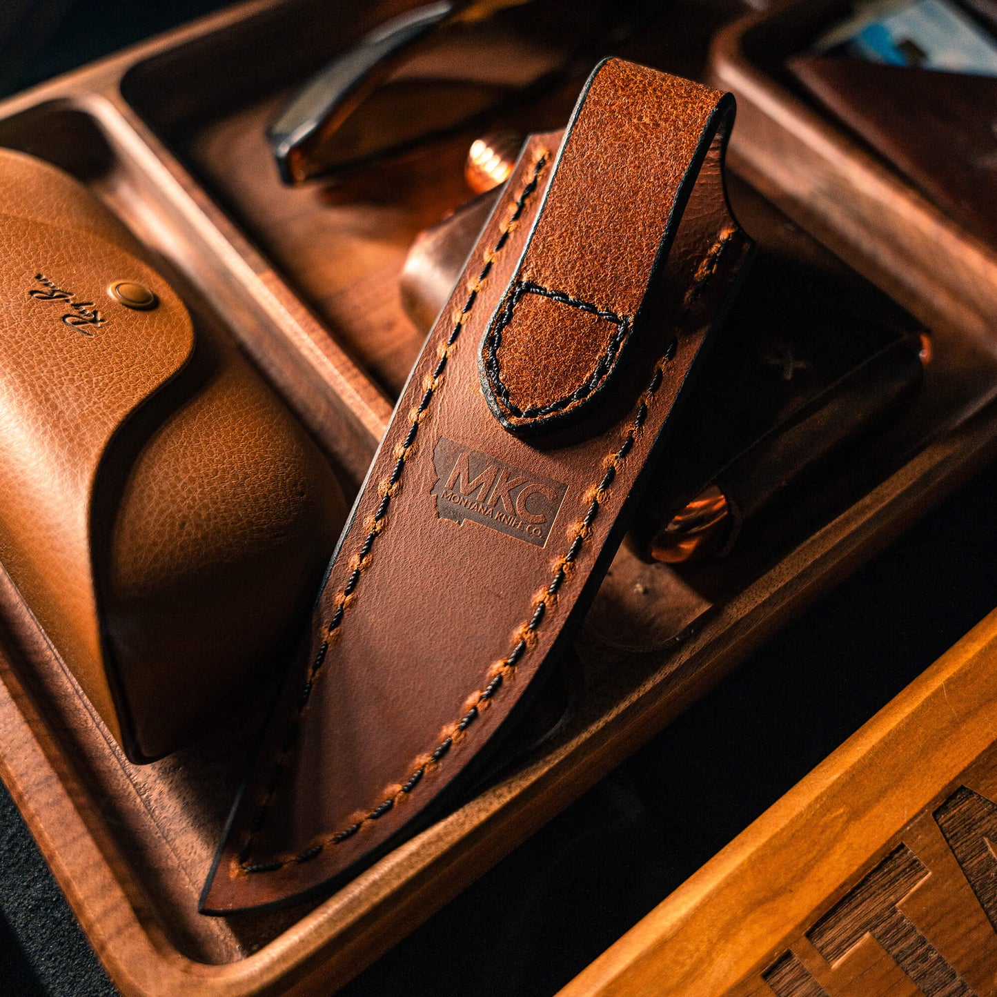 SMALL GATOR LEATHER SHEATH - VERTICAL BELT CARRY