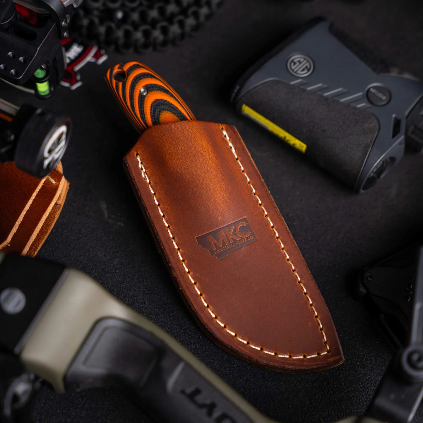 PACKOUT LEATHER SHEATH - VERTICAL BELT CARRY