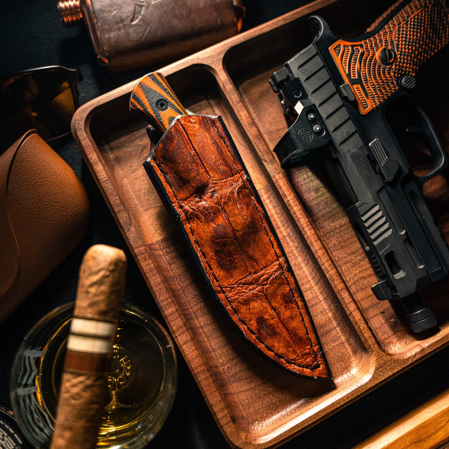 SMALL GATOR LEATHER SHEATH - VERTICAL BELT CARRY