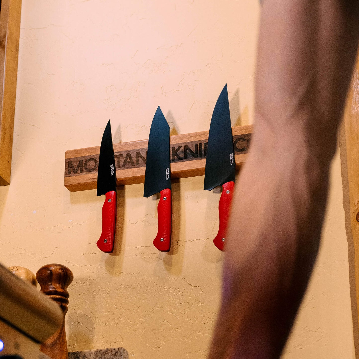 MKC CULINARY SMALL KNIFE HANG - DARK WOOD FINISH